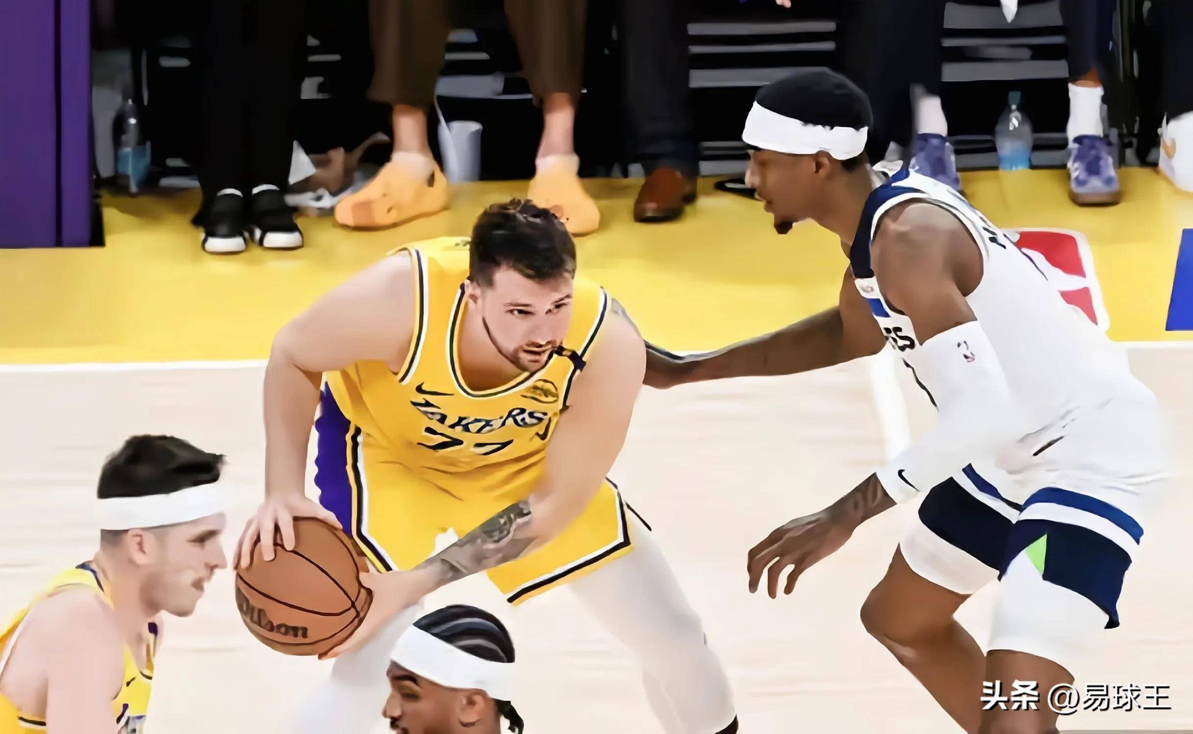 开云体育app下载东契奇连续十二场比赛得分超过刷新纪录，利物浦不断突破！