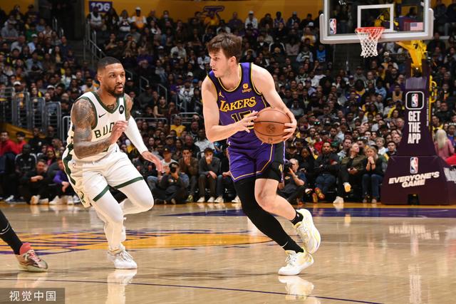 Kaiyun体育中国官方网站包含Rookie重要时刻出色防守，雄鹿带队取胜！的词条