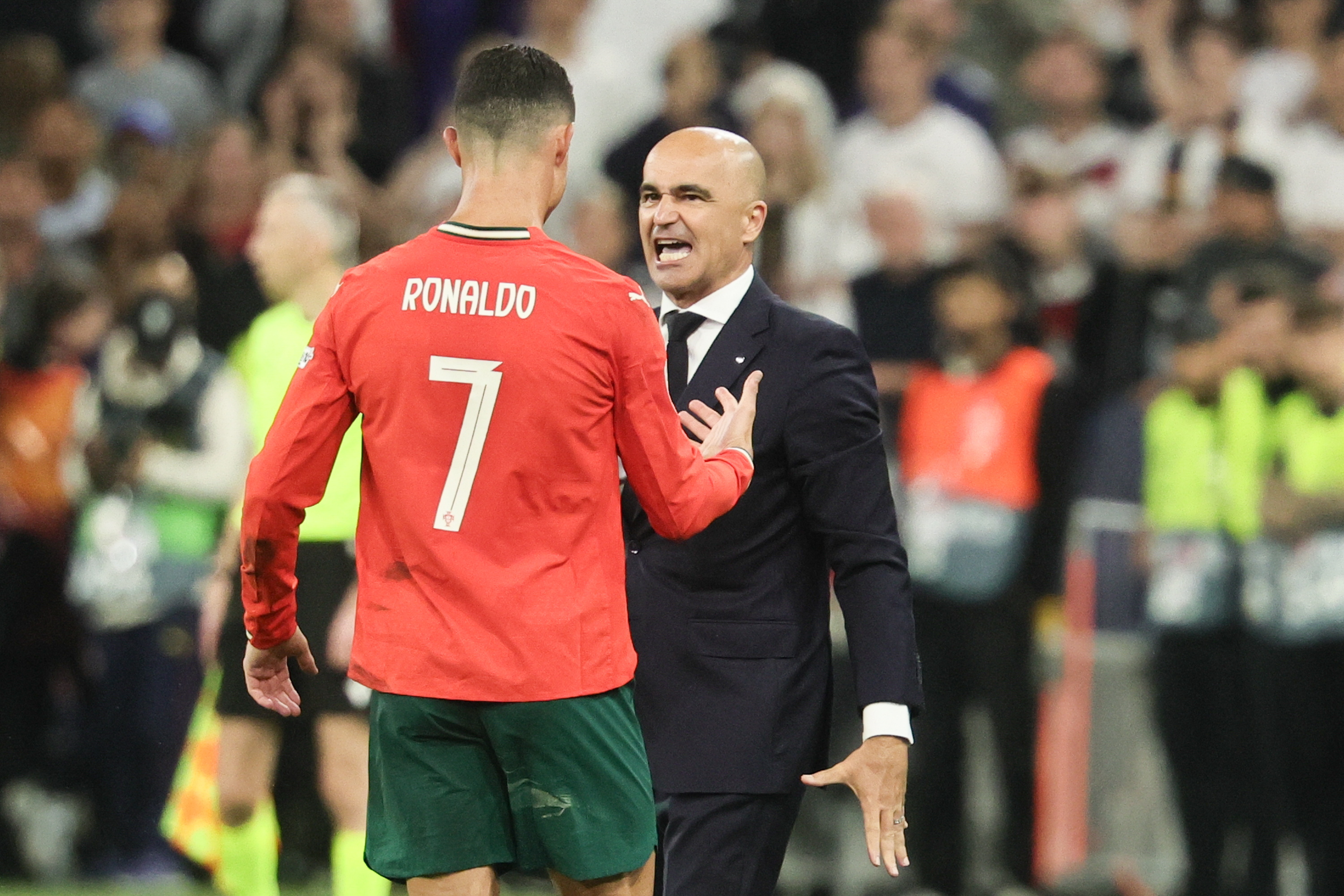 开云体育葡超转会期再迎强敌，葡萄牙体育调整名单，主帅态度：赛场秩序良好，年轻球员得到机会的简单介绍